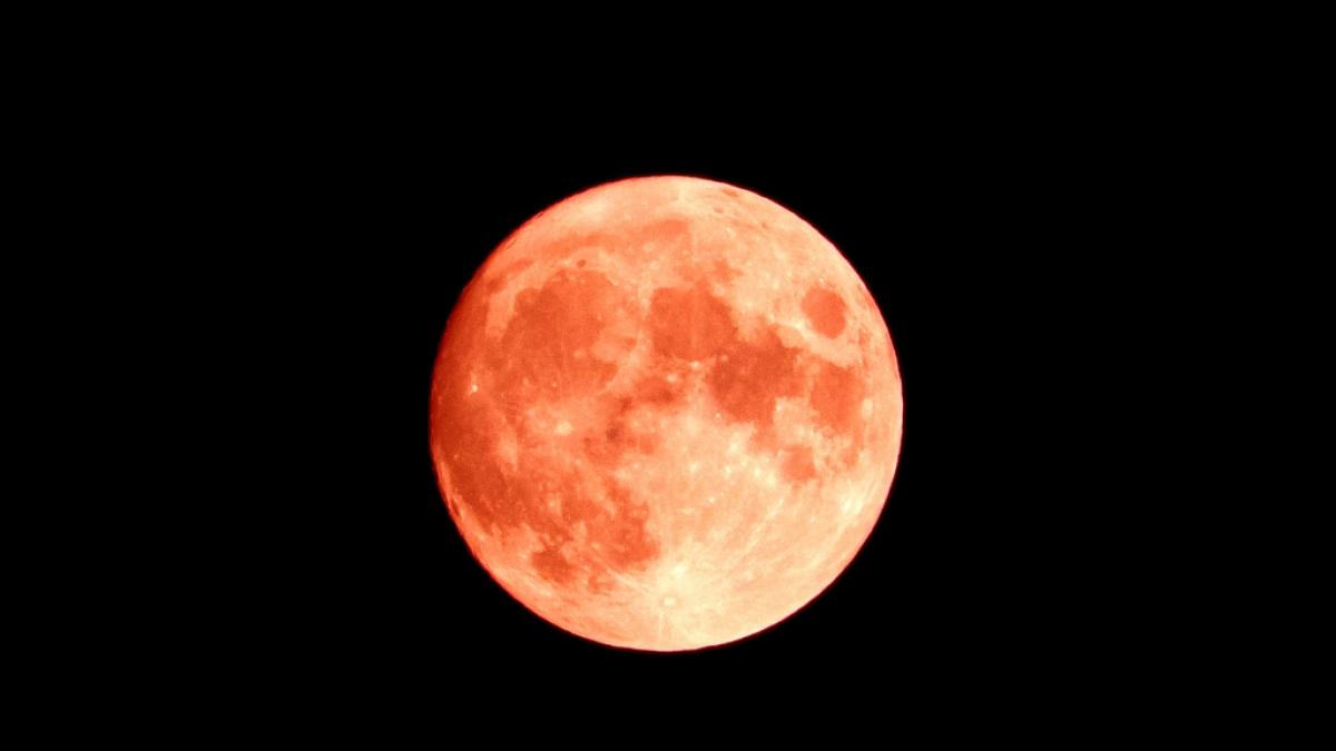 Leuchtet der Juni-Vollmond etwa Rot? (Foto)