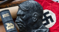 Aber auch Adolf Hitler weckt Emotionen - und passt deshalb in das Schema von Werbung.