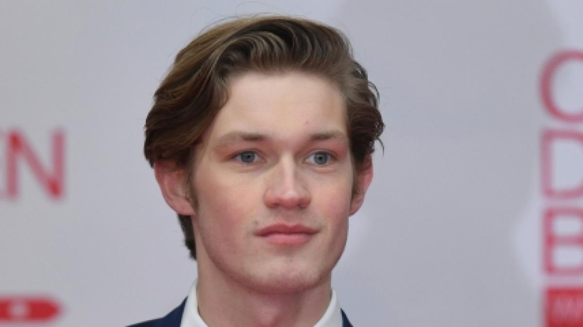 Damian Hardung sorgt nicht nur als James Beaufort in der Amazon-Serie "Maxton Hall" f&uuml;r Aufsehen. (Foto)