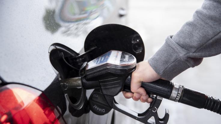 >
            Benzin statt Diesel getankt: Zapfhahn verwechselt? Das müssen Sie nach einem Tankirrtum beachten