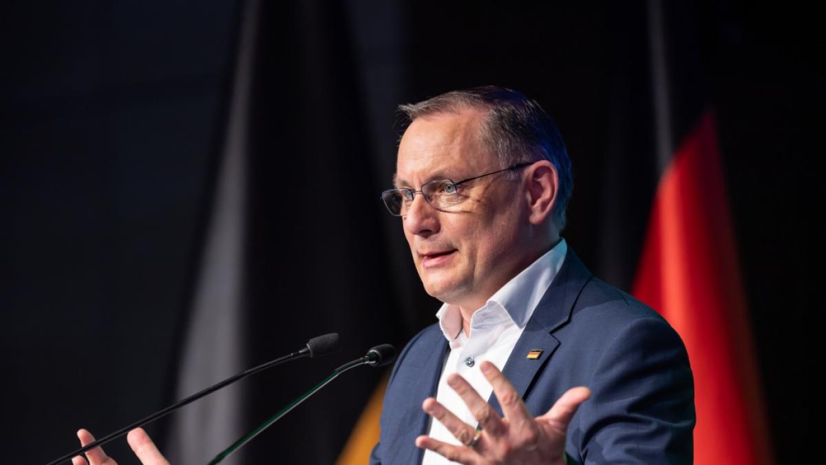 AfD-Chef Tino Chrupalla kritisiert Trump bei Markus Lanz und weicht bei Parteiskandal aus (Foto)