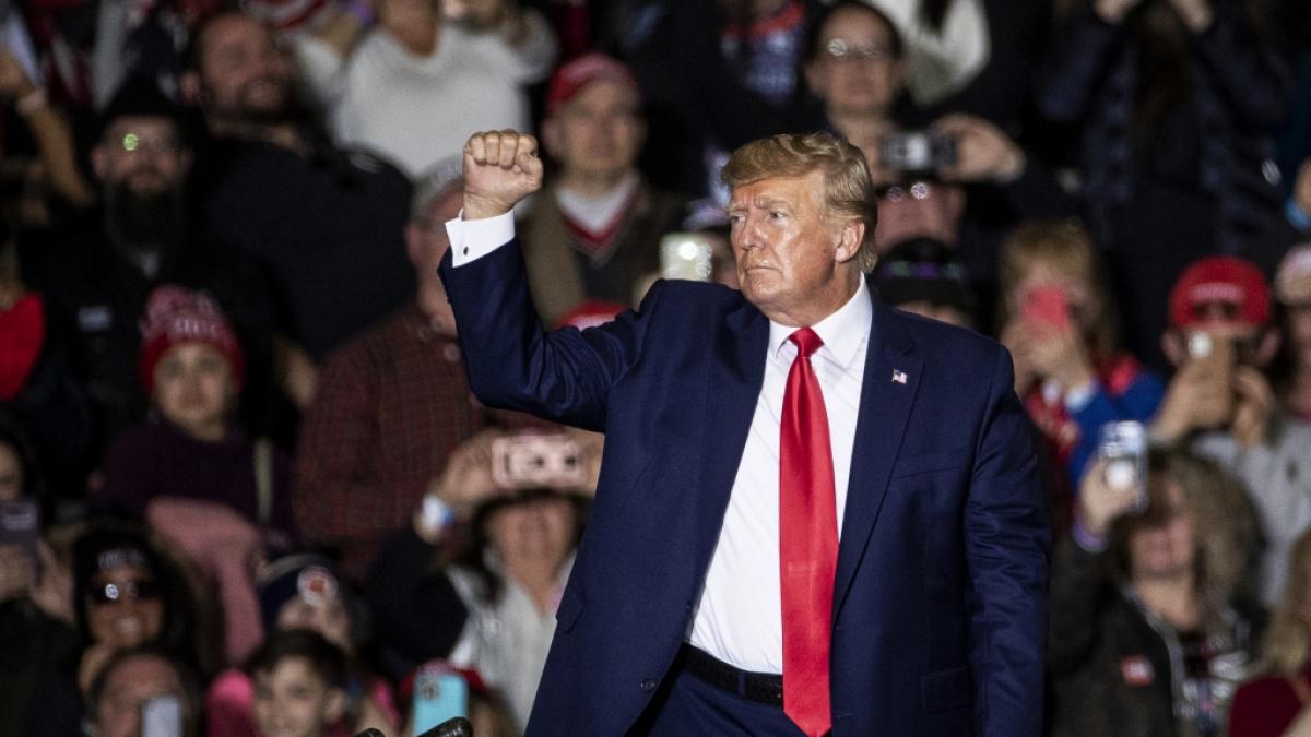 Donald Trump zeigte sich bei einer Kundgebung kampfbereit. (Foto)