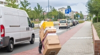 In der Türkei starb ein Paketbote an seinem ersten Arbeitstag, als er in einen leeren Aufzugsschacht fiel.