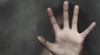Jahrelang wurde sie von ihren Eltern misshandelt. Im Krankenhaus bat sie die Ärzte, sie sterben zu lassen.