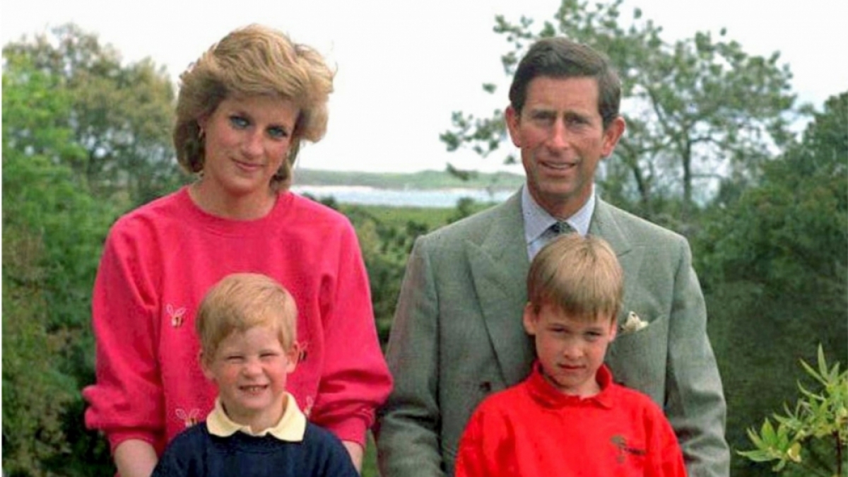 Lady Di mit Ehemann Prinz Charles und den gemeinsamen S&ouml;hnen Prinz Harry (links) und Prinz William. (Foto)