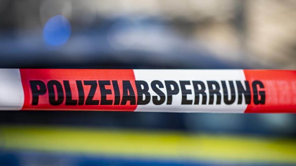 In Sembach (Kreis Kaiserslautern) ist eine tote Frau am Steuer eines verunfallten Kleinwagens entdeckt worden - offenbar wurde die 48-J&auml;hrige erschossen (Symbolfoto). (Foto)