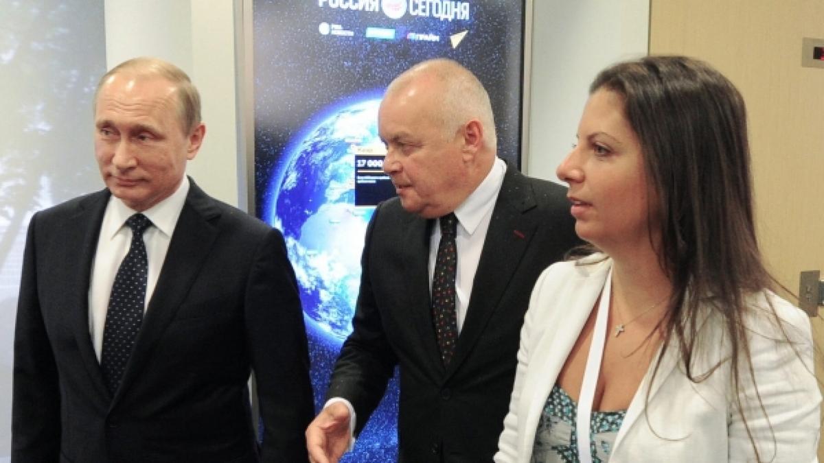 Margarita Simonjan (rechts) forderte das russische Volk auf, sich nicht &uuml;ber die Dauer des Krieges zu beschweren. (Foto)