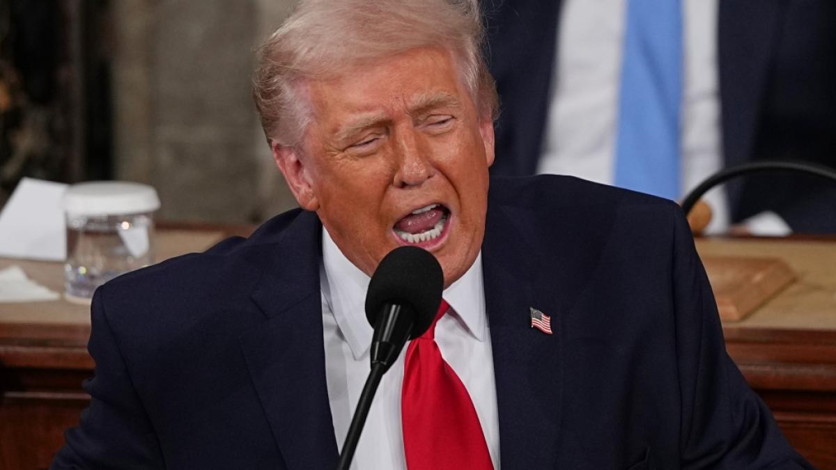F&uuml;r sein wirres Gepolter w&auml;hrend seiner Rede zur Lage der Nation bekam Donald Trump bitterb&ouml;se H&auml;me von US-Moderator Jimmy Kimmel, der erbarmungslos mit dem Republikaner abrechnete. (Foto)