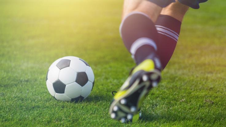 Trauer im Profifußball: Ex-Kicker Michael Robinson ist im Alter von 61 Jahren gestorben (Symbolbild).