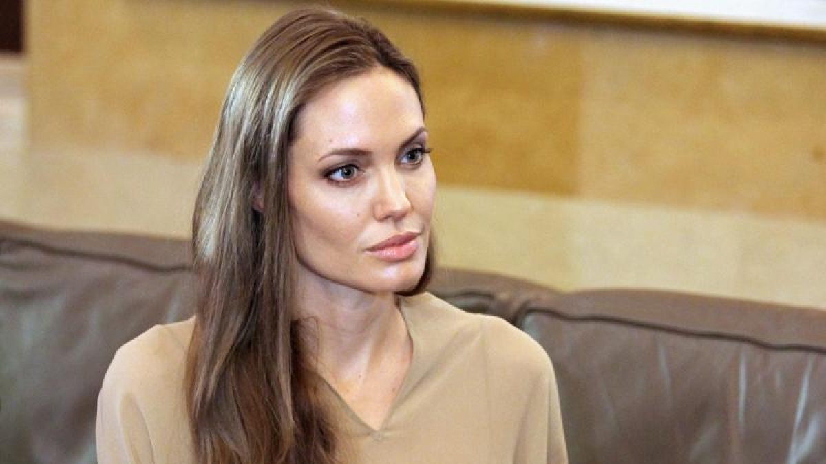 Hollywood-Diva Angelina Jolie hat sich beide Brüste abnehmen lassen - aus Angst vor Brustkrebs. (Foto)