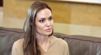 Hollywood-Diva Angelina Jolie hat sich beide Brüste abnehmen lassen - aus Angst vor Brustkrebs.