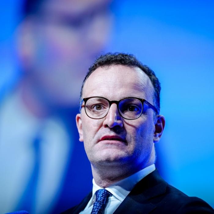 2,3 Milliarden Euro futsch – Markus Lanz zerlegt ihn live im TV