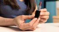 Der frühe Tod einer Beauty-Influencerin sorgt im Netz für Spekulationen. Der Grund: Sie war dafür bekannt, dass sie Make-Up-Produkte verzehrte (Symbolbild).