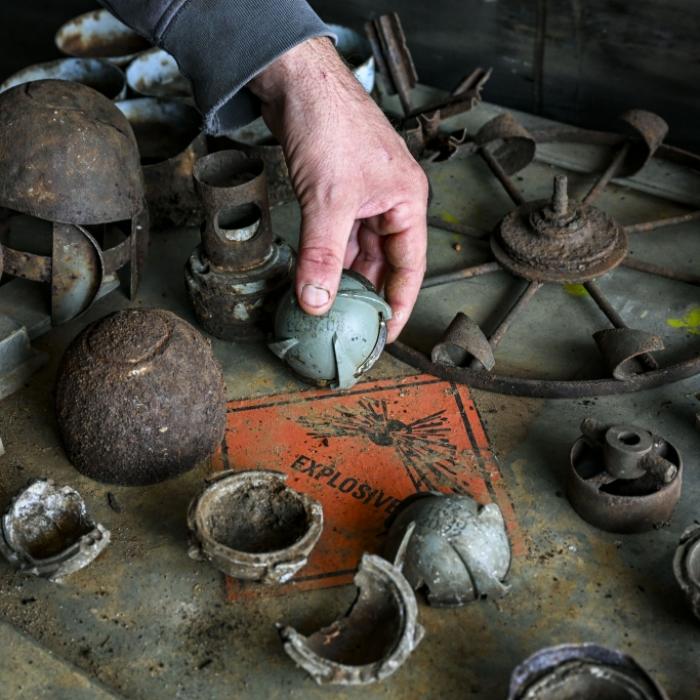 Video zeigt: Ukraine bombardiert Russenstellung mit umstrittener Munition