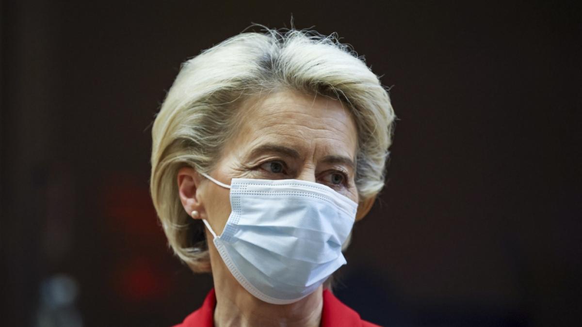 Ursula von der Leyen fliegt 50 Kilometer mit dem Privatjet und tritt das Klima mit F&uuml;&szlig;en. (Foto)