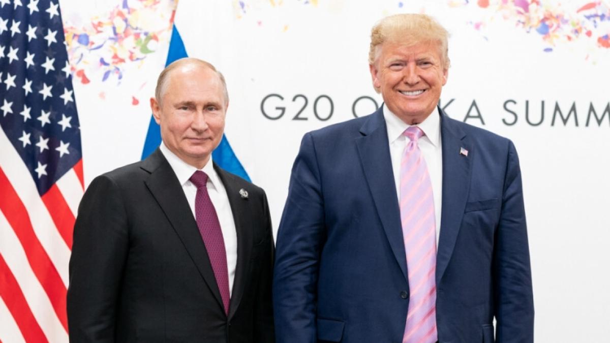 Wladimir Putins (links) Atomkreuzer berd&auml;ngt jetzt Donald Trump. (Foto)