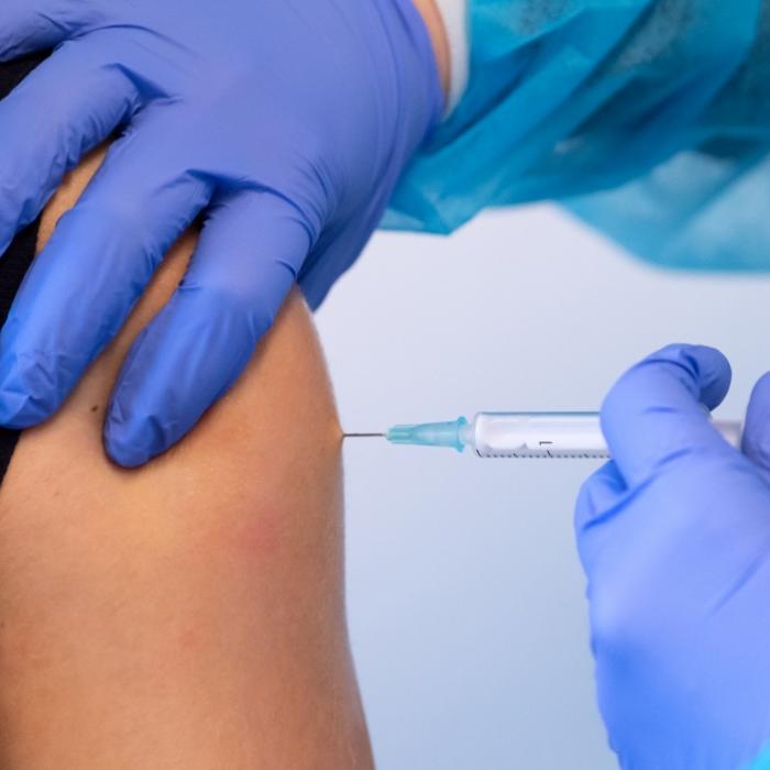 Die Stiko schätzt die Lage ein: Zweiter Booster gegen die Sommerwelle?