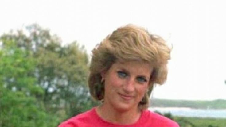 Prinzessin Diana mit ihrem Sohn Prinz Harry, aufgenommen 1989.