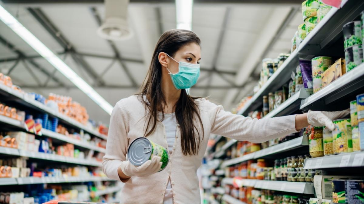Die Maskenpflicht f&auml;llt: In vielen Superm&auml;rkten k&ouml;nnen Kund:innen bald ohne Maske einkaufen gehen. (Foto)