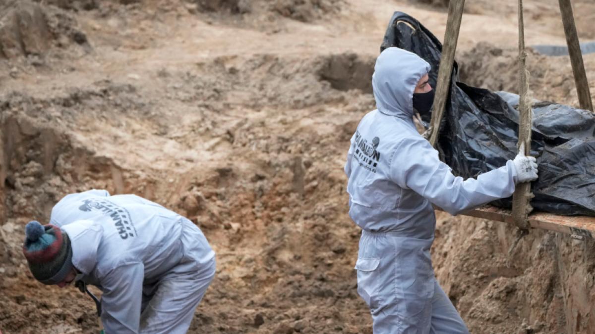 Die Leiche einer missbrauchten 16-J&auml;hrigen wurde in einem Butscha-Massengrab entdeckt. (Foto)
