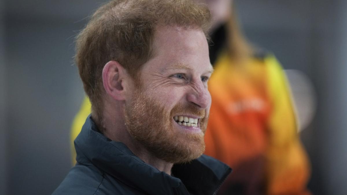 Prinz Harry ist f&uuml;r impulsive Aktionen bekannt - selbige k&ouml;nnten der Gesundheit seines an Krebs erkrankten Vaters Charles III. weiter schaden, f&uuml;rchten Royals-Experten. (Foto)