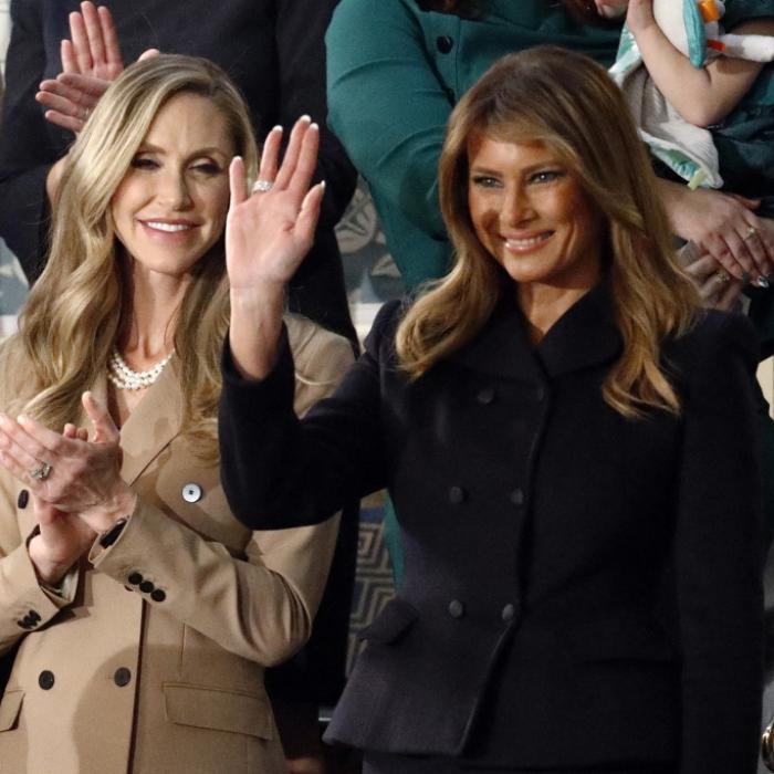 Sexy Beinschlitz! DAMIT macht die First Lady ihre Fans sprachlos