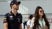 Pierre Gasly geht mit seiner Freundin Caterina Masetti Zannini durch die Boxengasse beim Großen Preis von Ungarn 2019.