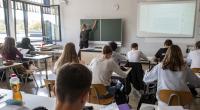 Das kalte Klassenzimmer: Schüler müssen sich in Schulen bald warm anziehen. (Symbolfoto)
