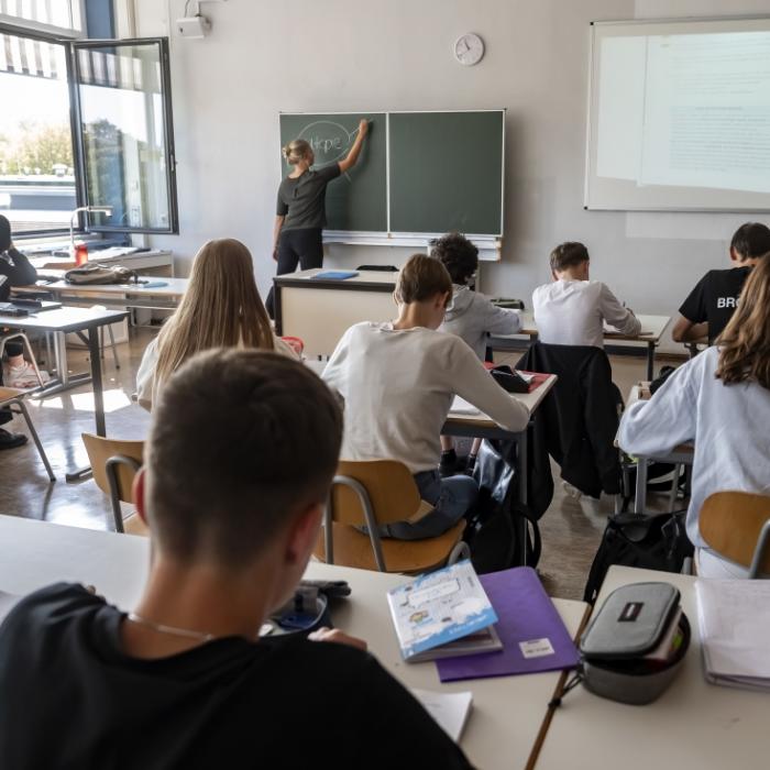 Arzt warnt! Macht Lüften im Unterricht unsere Kinder krank?