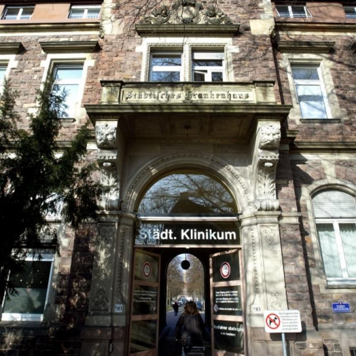 Ungeimpft, unbehandelt, tot? Klinikum Karlsruhe bestreitet Vorwürfe