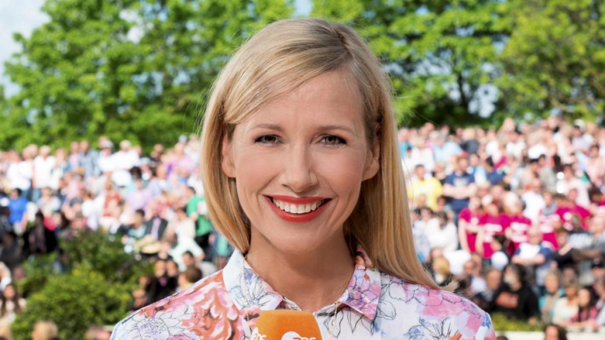 Andrea Kiewel sorgte beim "ZDF-Fernsehgarten" wieder f&uuml;r Belustigung auf Twitter. (Foto)