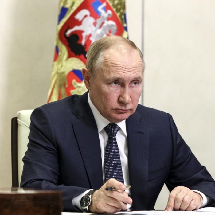 Massenvergewaltigung an Filmset / Putin foltert Kriegsverweigerer / Sorge um Joe Biden