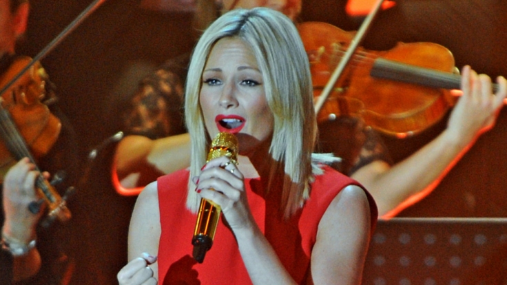 Helene Fischer überrascht kurz vor Jahresende mit Longbob und Femme fatale-Look.