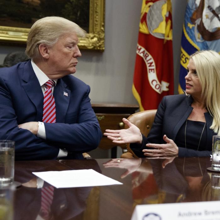 Wirbel um Amtsenthebung von Trump-Ministerin - Trennung im Weißen Haus?