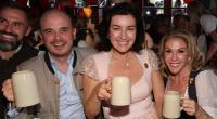 Sie sorgt beim Oktoberfest für einen echten Hingucker: Dorothee Bär (48), Bundesministerin für Forschung, Technologie und Raumfahrt.