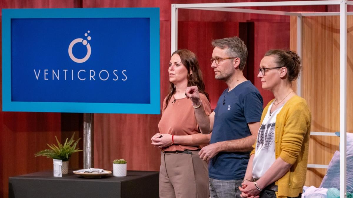 Heidi Depner (l.), Ignasi und Carolin Selga pr&auml;sentieren den unsichtbaren Nasendilatator "VentiCross". (Foto)