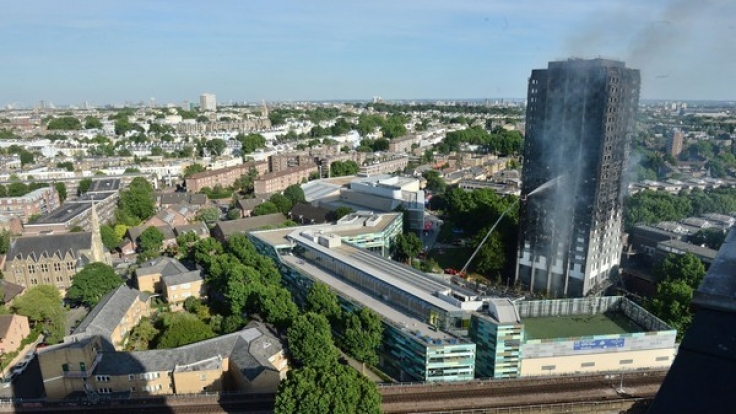 In London brannte ein Hochhaus nahezu komplett aus.