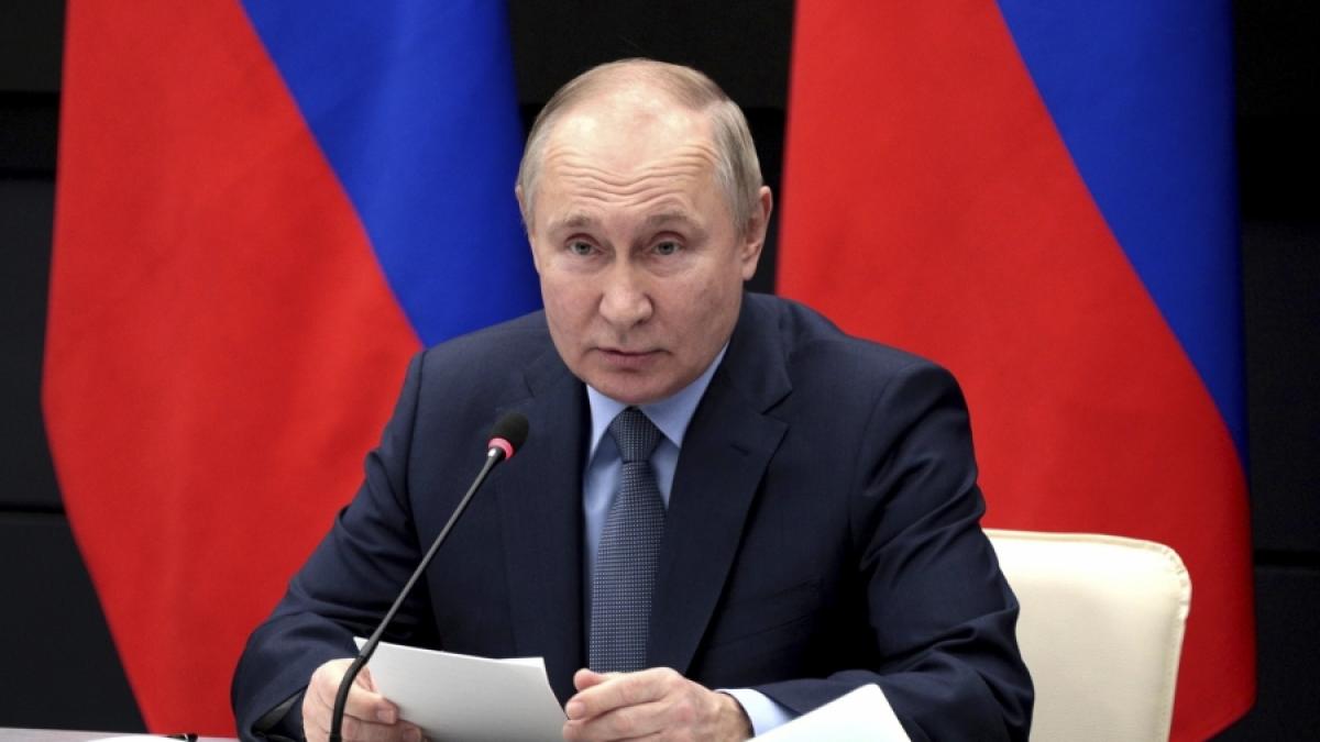 Wladimir Putin hustete w&auml;hrend einer Ansprache unentwegt. (Foto)