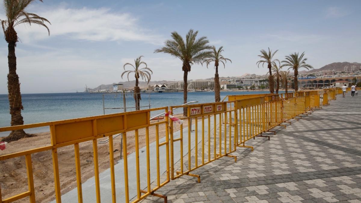 Blick auf eine leere Strandpromenade in dem Urlaubsort Eilat am Roten Meer im S&uuml;den Israels. In einem Hotel in der K&uuml;stenstadt soll es zum Missbrauch gekommen sein. (Foto)