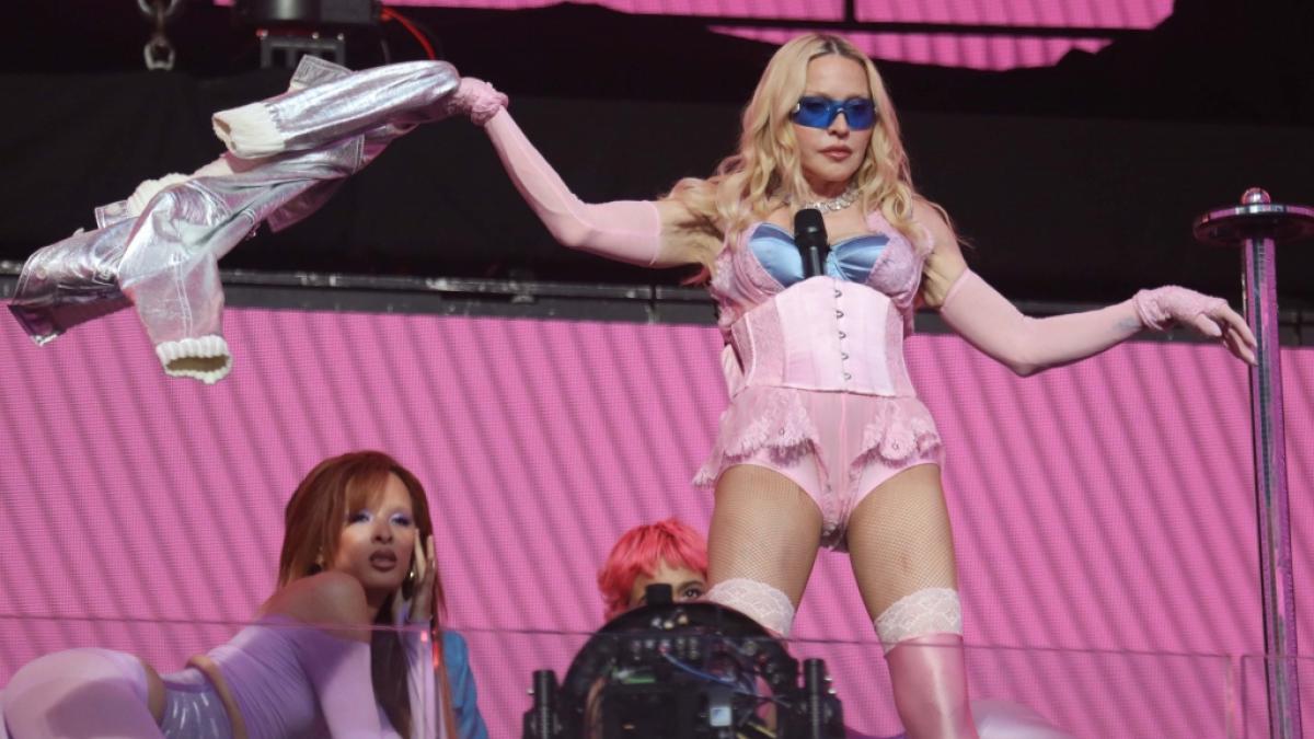 Seit dem 3. Juli ist Madonnas neues Album "Confession On A Dance Floor Part II" auf dem Markt. Passend dazu zeigt sich die Queen of Pop nun in einem neuen Look. (Foto)