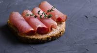 Wegen einer Kontaminierung mit Salmonellen und Listerien ruft ein Hersteller derzeit Putenlachsfilet zurück.