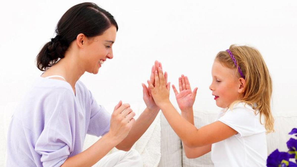 Als nette Nachbarschaftshilfe gemeint, kann Babysitting schnell zur Schwarzarbeit geraten. (Foto)