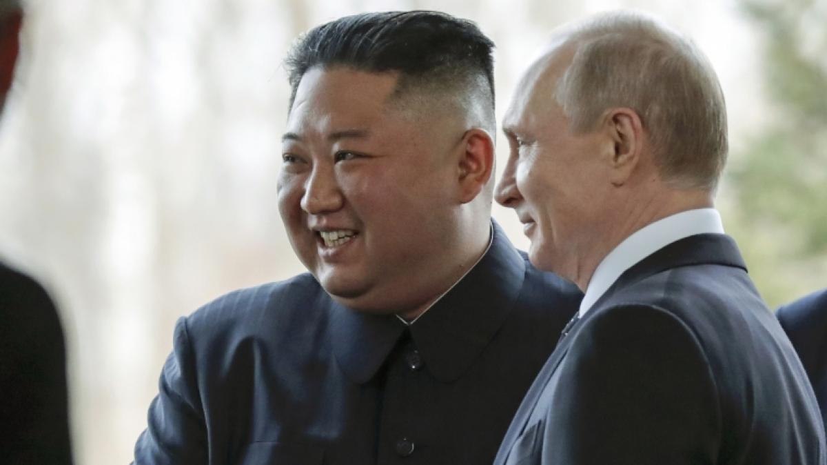 Das Verh&auml;ltnis von Kim Jong Un (links) und Wladimir Putin scheint enger als je zuvor zu sein. (Foto)