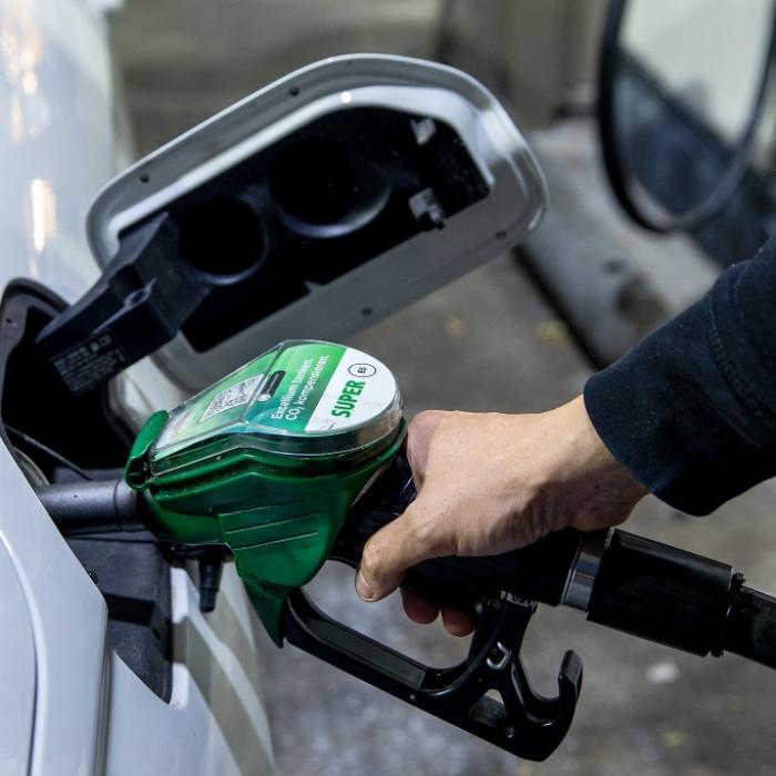 Preis-Schock an der Zapfsäule! Niedrig-Verdiener bald nicht mehr mobil?