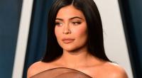 Kylie Jenner träumt den Sonnenuntergang entgegen.
