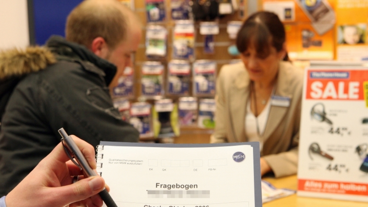 Ein Testk&auml;ufer in Aktion. Diesmal nicht verdeckt.  (Foto)