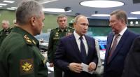 Wladimir Putin (Mitte) hat den Tod des ehemaligen russischen Verteidigungsminister Sergej Iwanow (r.) zu beklagen.