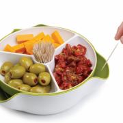 Die Snackschale namens Double Dish Deluxe macht aus jedem noch so profanen Imbiss einen Hingucker.