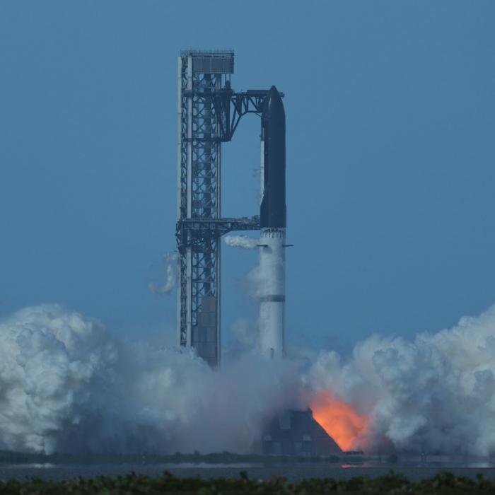Triebwerke versagen – Riesen-Rakete muss Testflug abbrechen