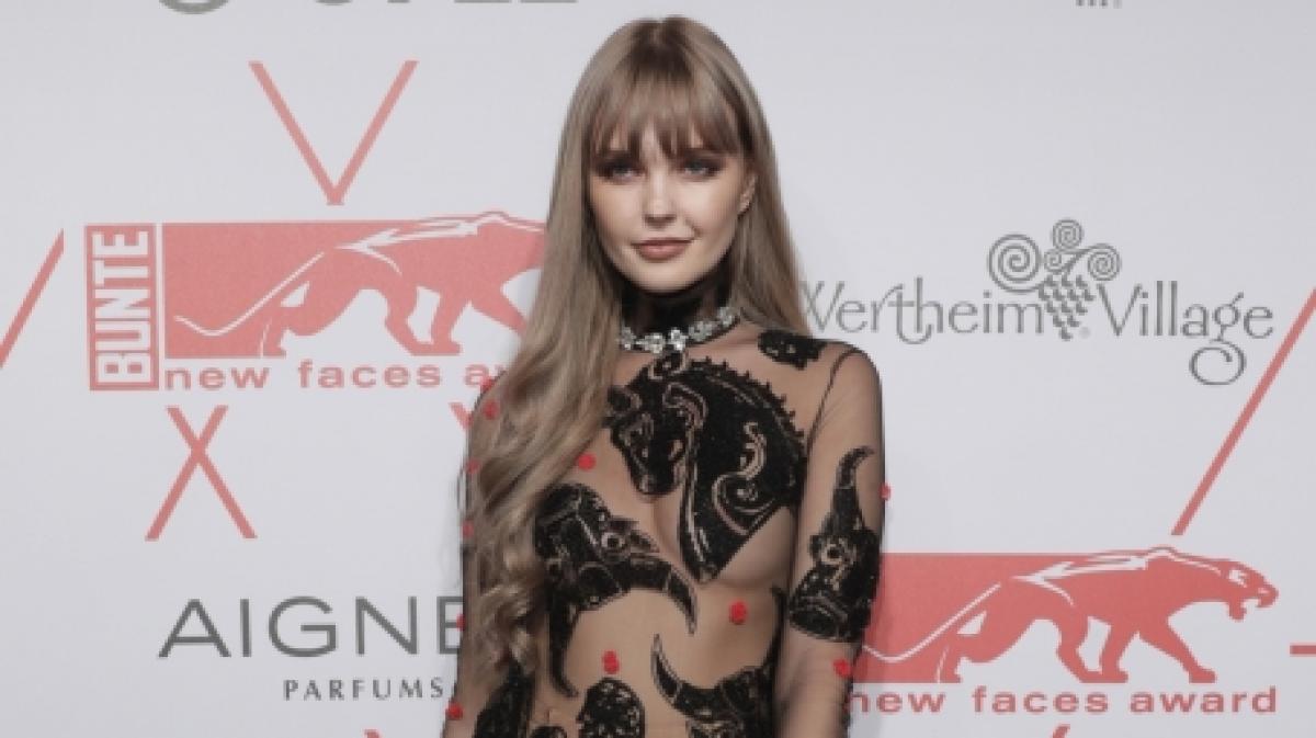 Bonnie Strange lie&szlig; die Fans mit einem Strandfoto frohlocken. (Foto)
